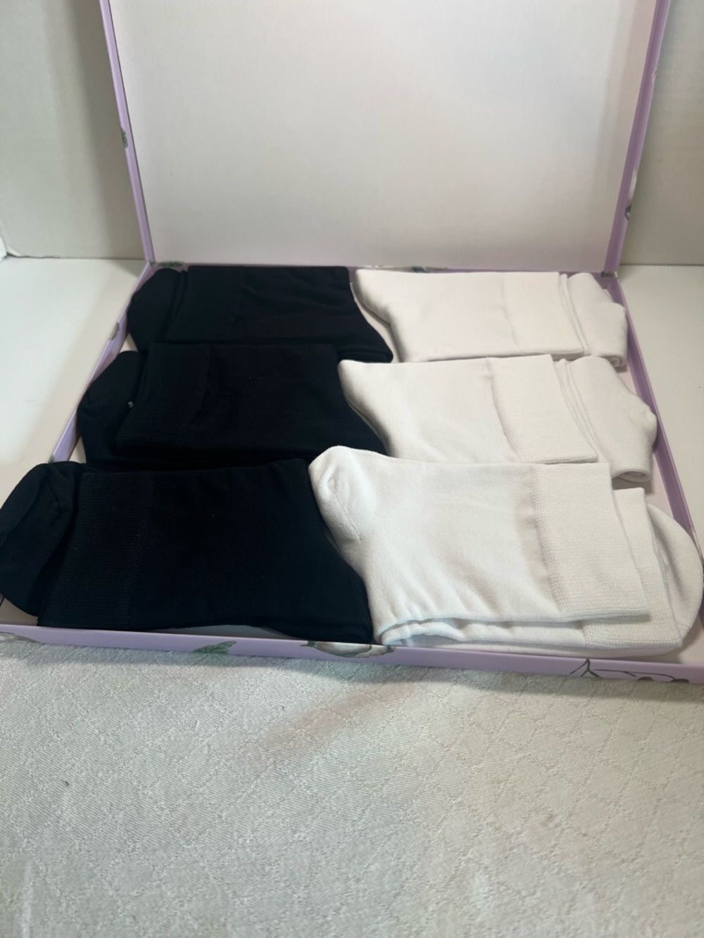 Women's New in Box Black & White Stretch Cotton Above Ankle Socks - 6 Pack